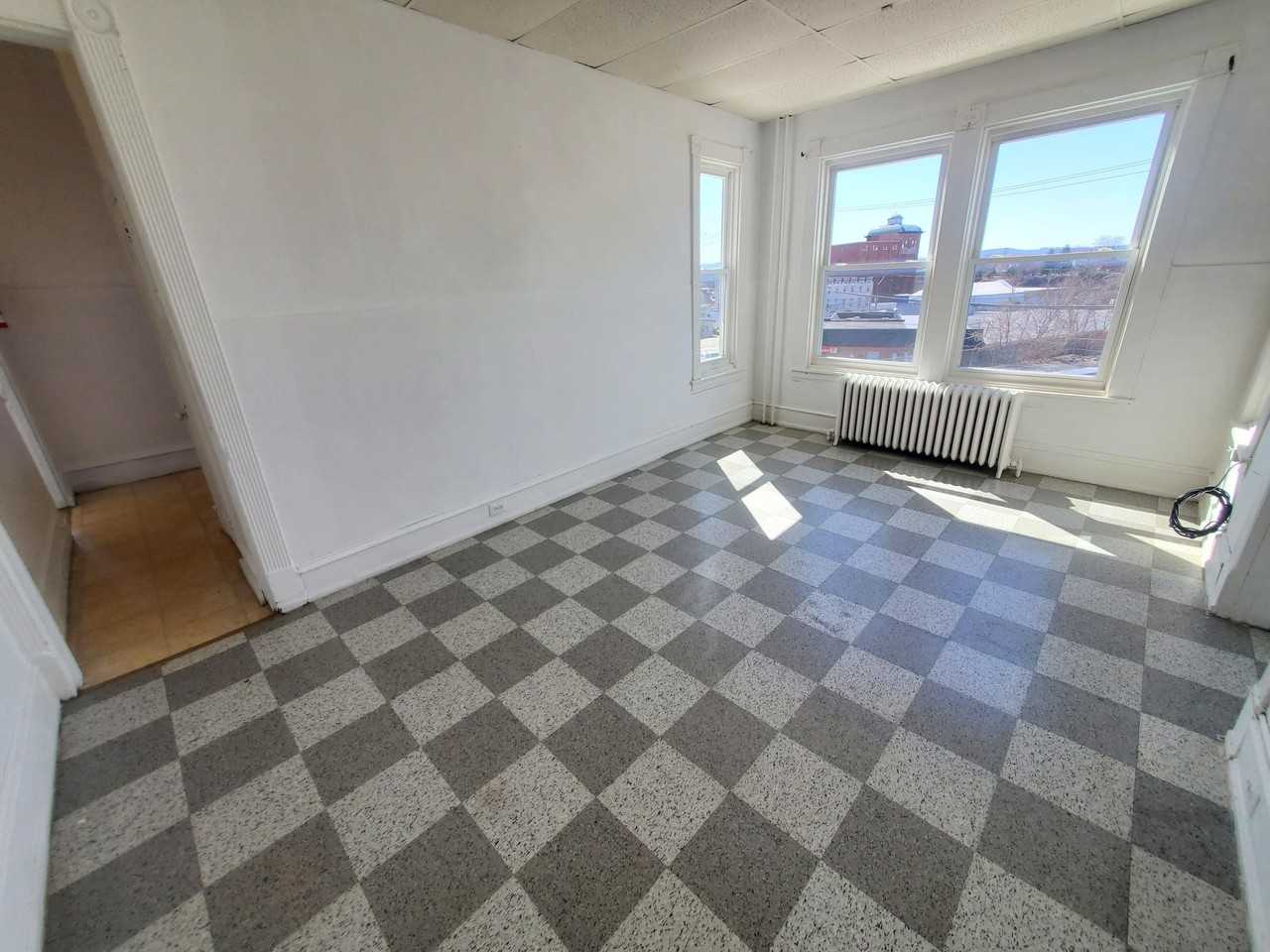 407 Woodward St - Photo 2 of 7