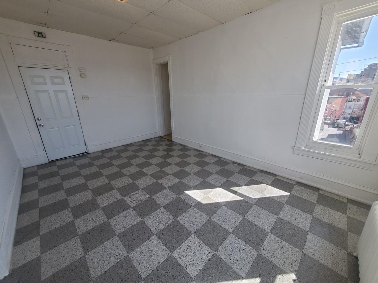 407 Woodward St - Photo 3 of 7