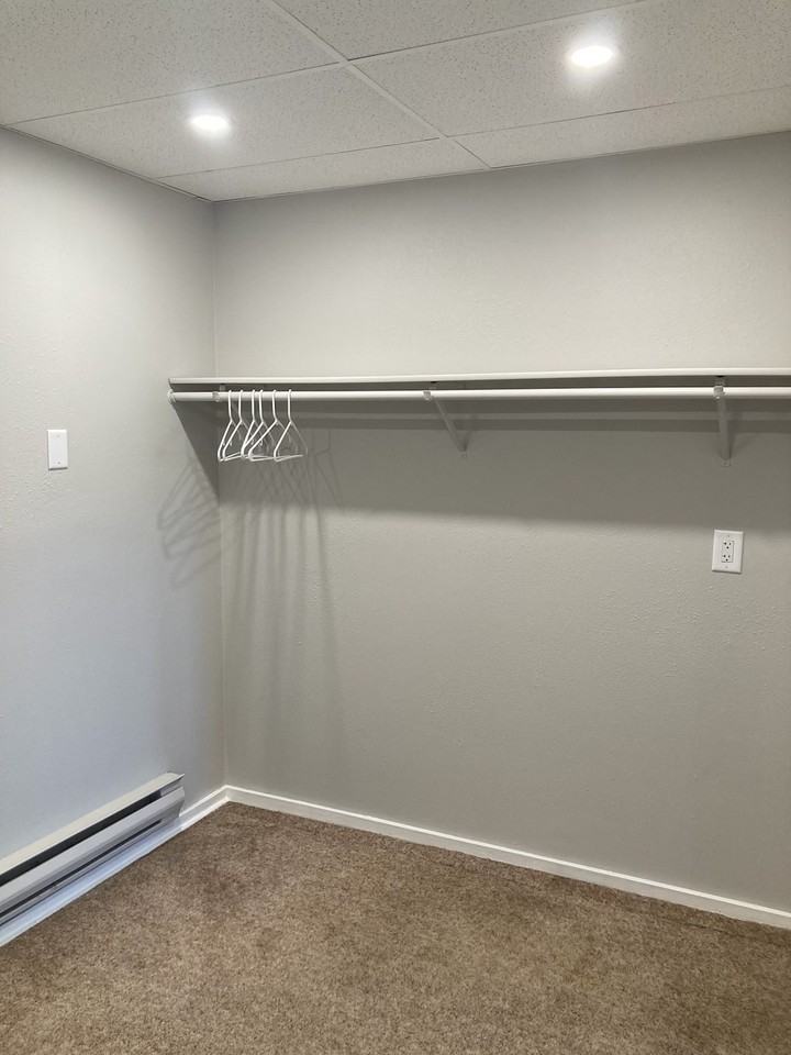 204 4th Avenue - Photo 7 of 39