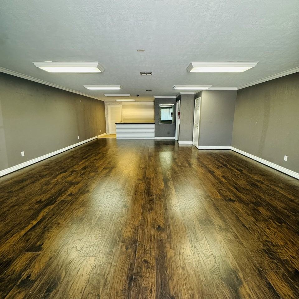 2905 Nederland Ave - Photo 2 of 12