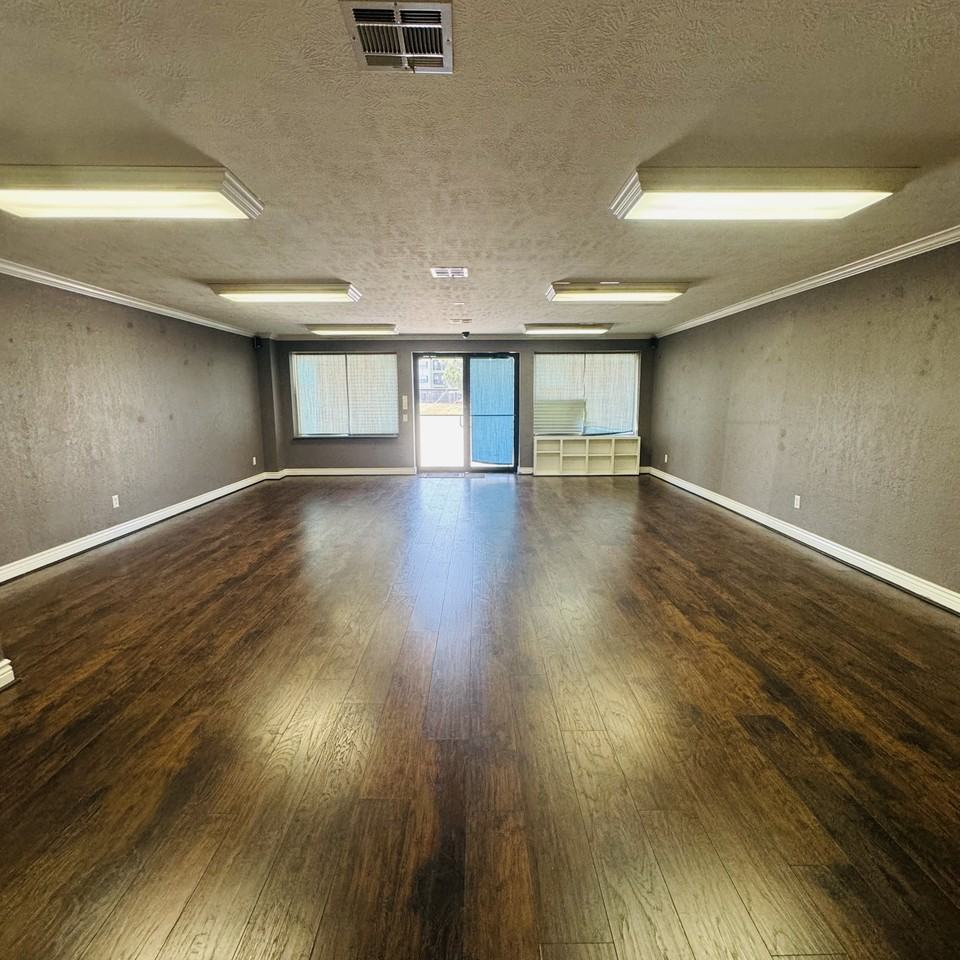 2905 Nederland Ave - Photo 3 of 12