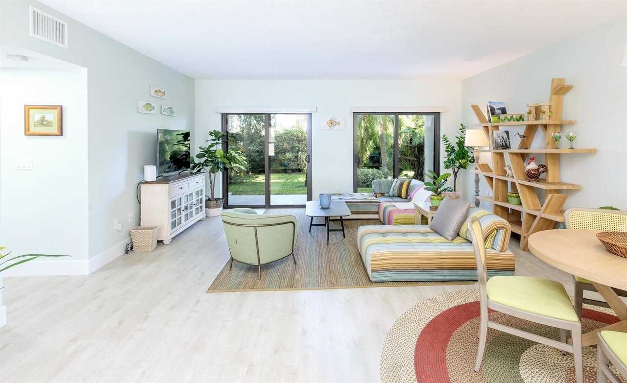 11267 Pond View Drive - Photo 6 of 32