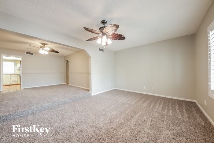 11819 N 60th Ave - Photo 3 of 15