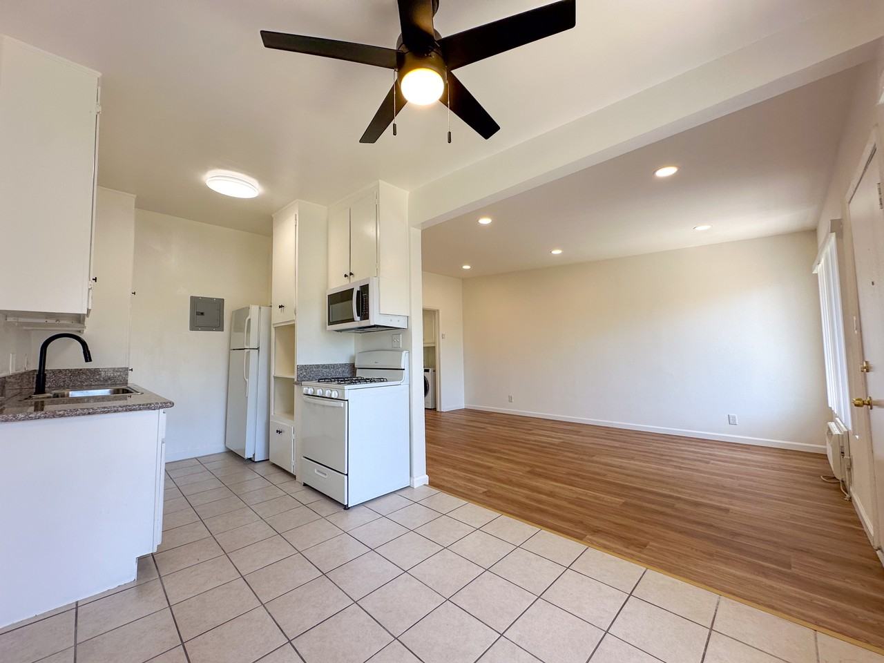 545 N Marengo Ave #10