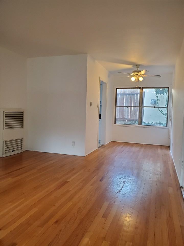 2507 N Beachwood Dr #1 - Photo 5 of 8