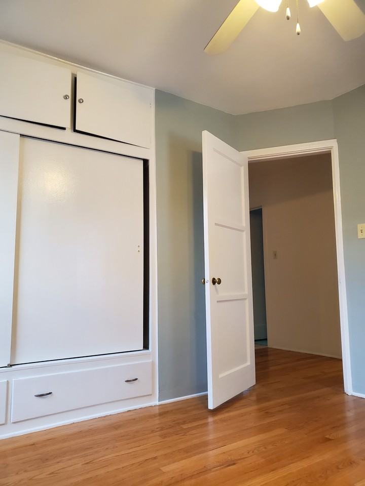 2507 N Beachwood Dr #1 - Photo 6 of 8