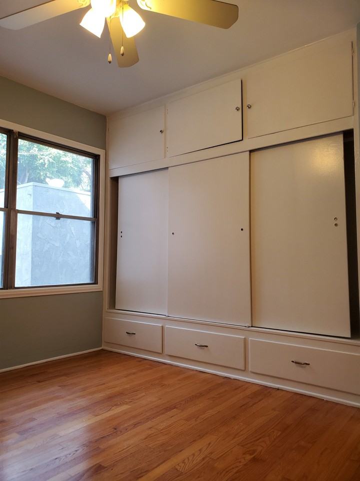 2507 N Beachwood Dr #1 - Photo 7 of 8