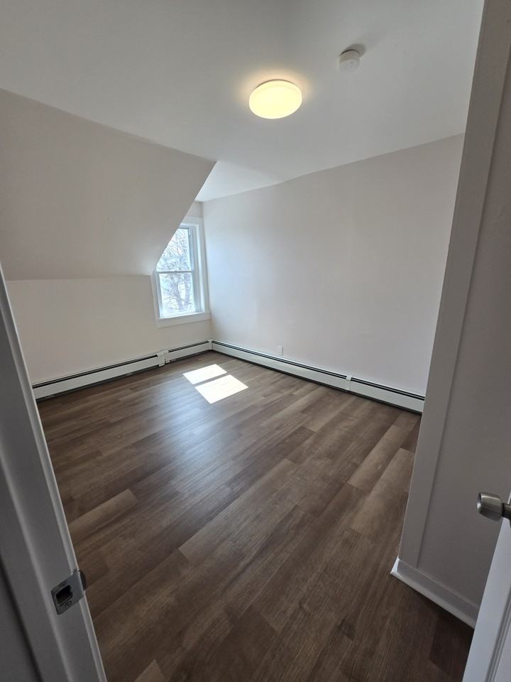 162 Jackson St #4 - Photo 2 of 9