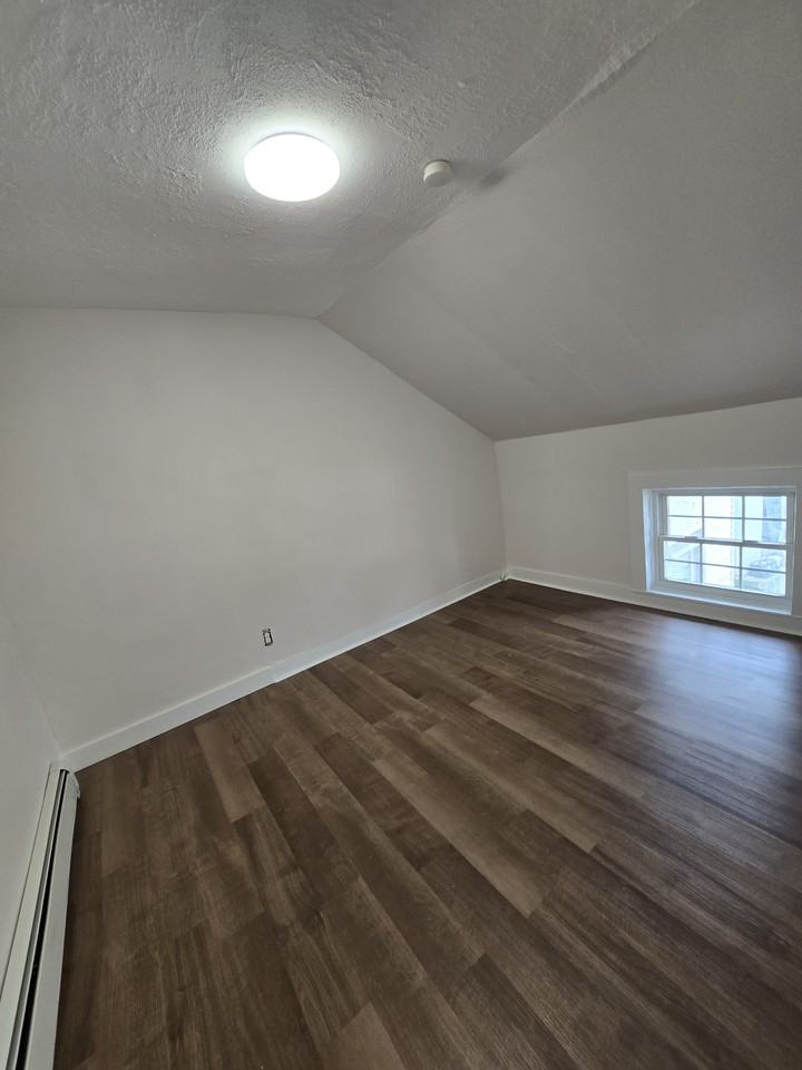 162 Jackson St #4 - Photo 3 of 9