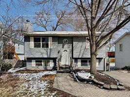 featured image of 1712 Blue Island Dr