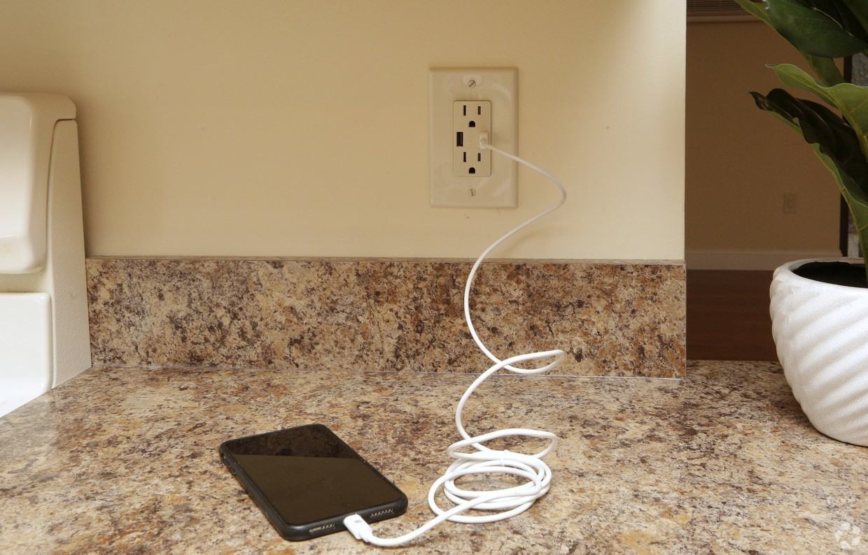 10 Center Street - Photo 4 of 9