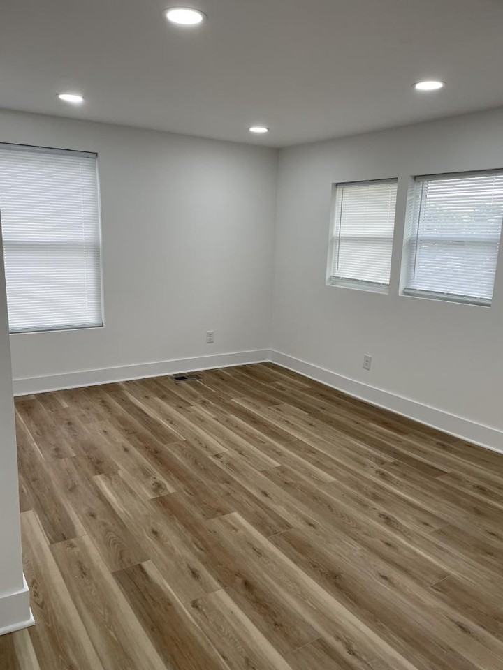 1124 Lexington Ave - Photo 2 of 20