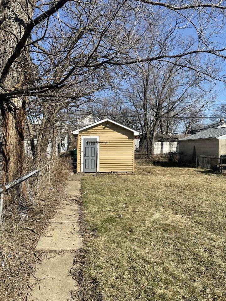1124 Lexington Ave - Photo 3 of 20