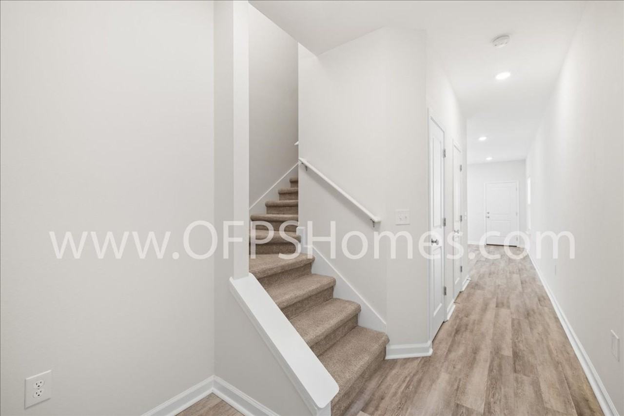 321 Allen St - Photo 4 of 24