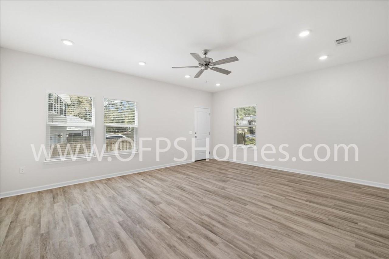 321 Allen St - Photo 5 of 24