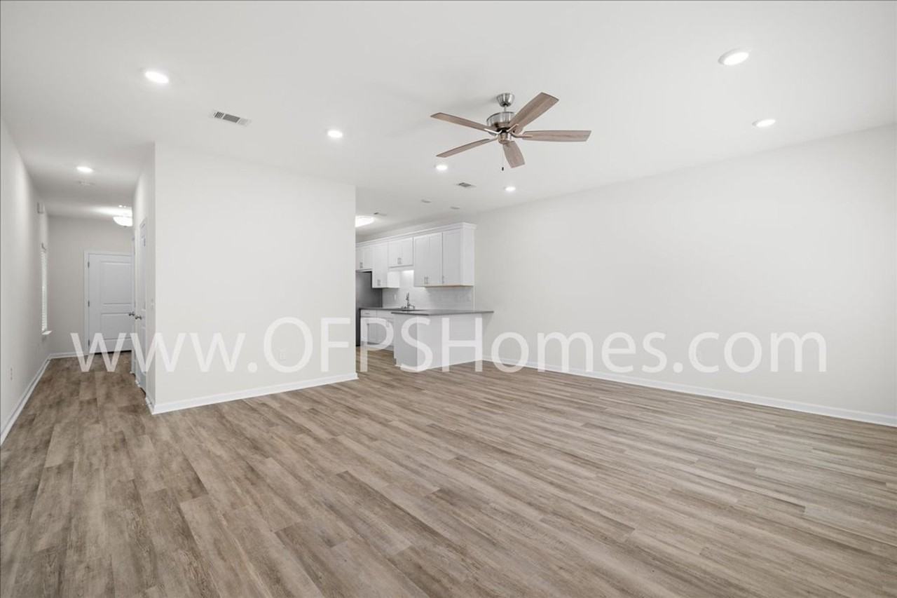 321 Allen St - Photo 6 of 24