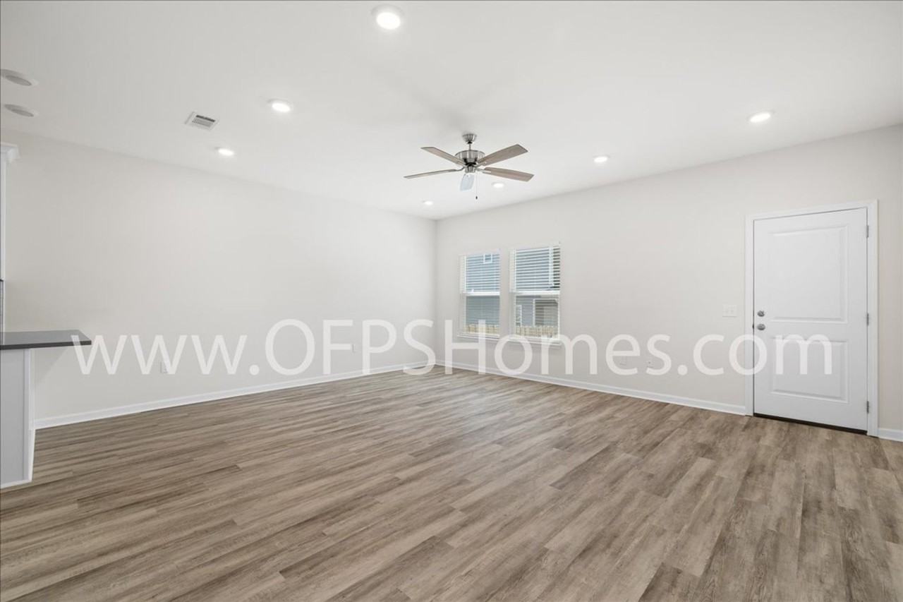 321 Allen St - Photo 7 of 24