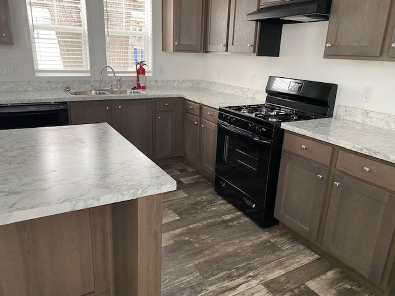 3011 Garfield Rd N - Photo 4 of 10