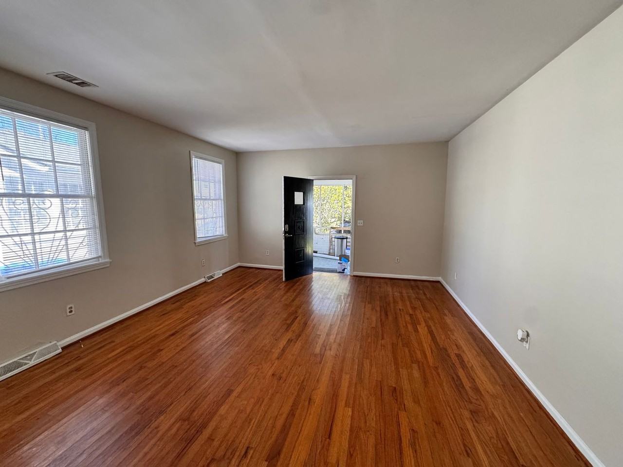 931 Ashley Ave - Photo 2 of 28