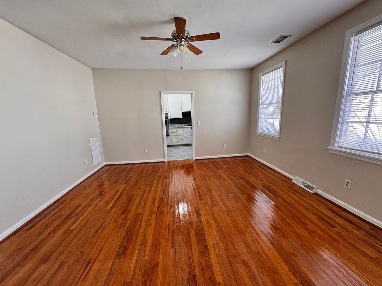 931 Ashley Ave - Photo 4 of 28