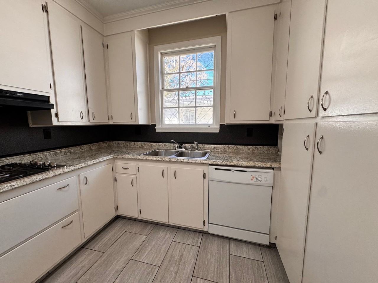 931 Ashley Ave - Photo 7 of 28