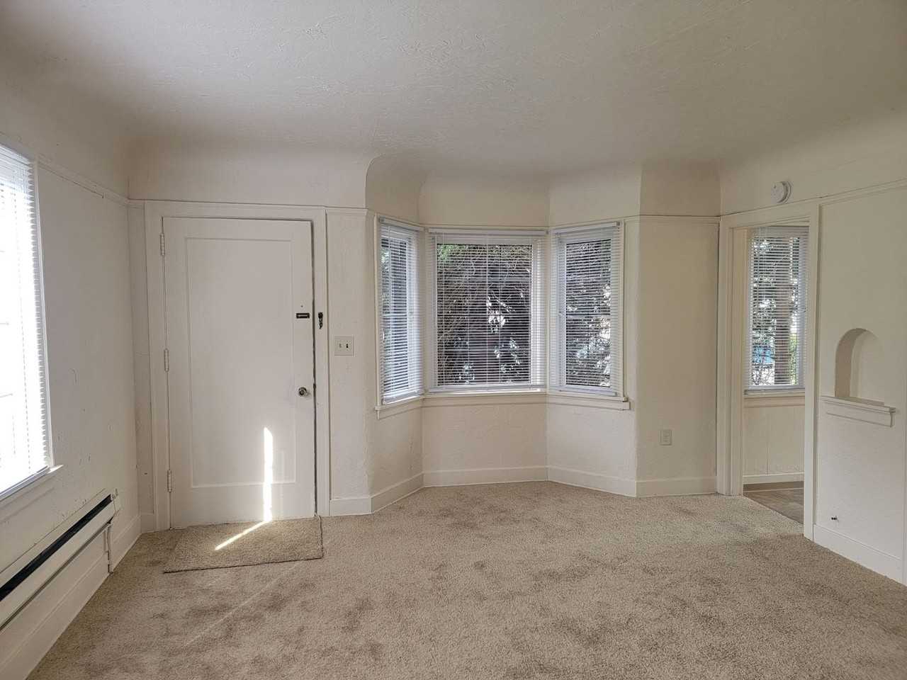 2265 Ne 53rd St - Photo 7 of 10