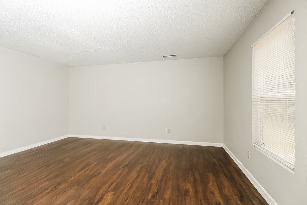 1907 Dunsmore Ln - Photo 5 of 17