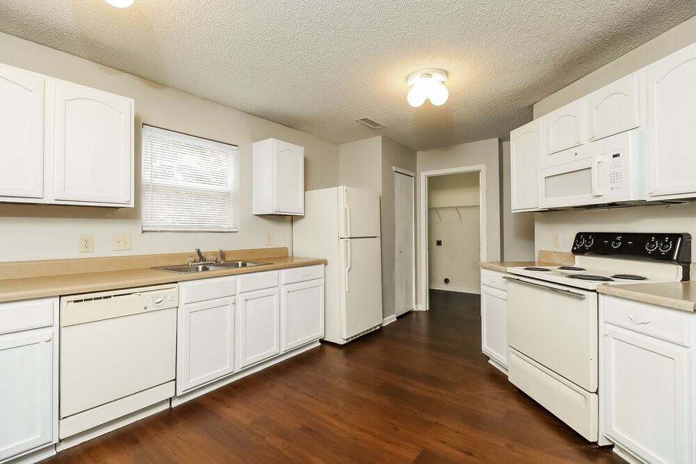 1907 Dunsmore Ln - Photo 7 of 17