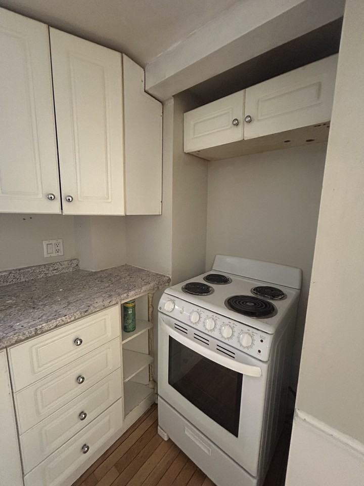 117 Elmwood Dr #2MAINLEVEL - Photo 2 of 18