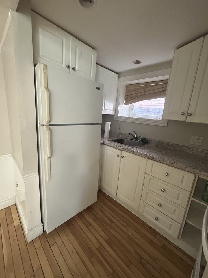 117 Elmwood Dr #2MAINLEVEL - Photo 3 of 18