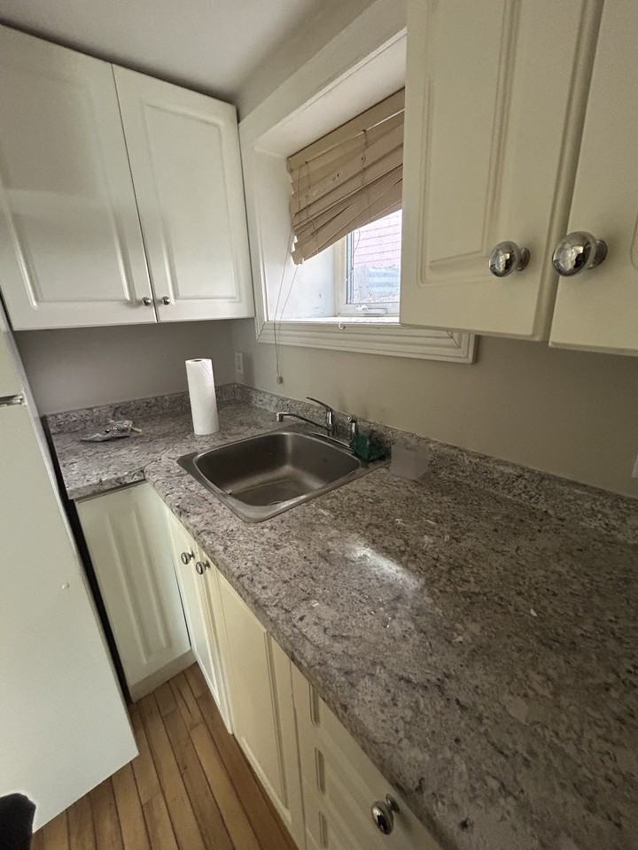 117 Elmwood Dr #2MAINLEVEL - Photo 4 of 18