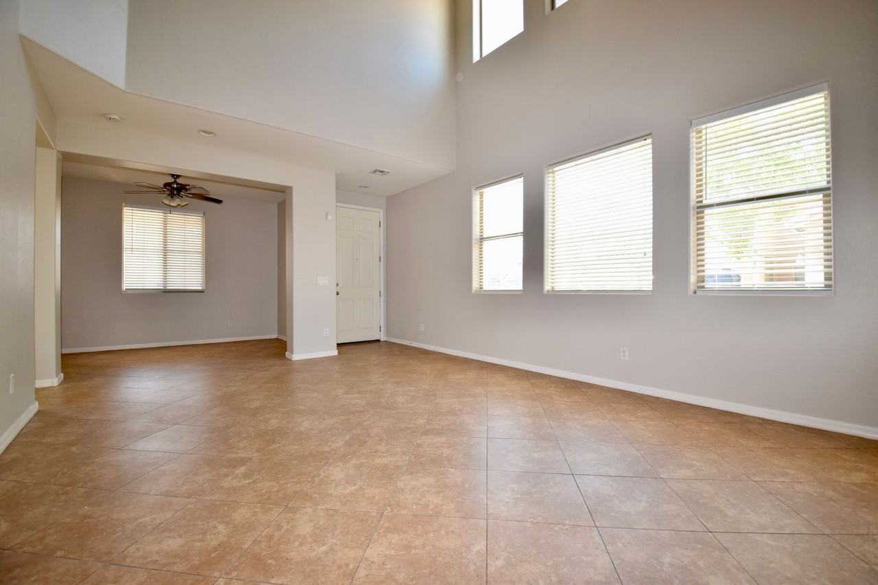 21460 E Roundup Way - Photo 4 of 29