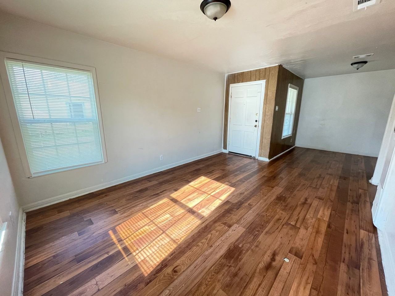 1611 Alamo Ave - Photo 4 of 14