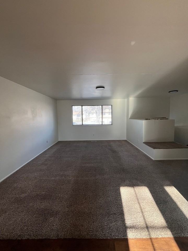 623 N 1100 W - Photo 3 of 16