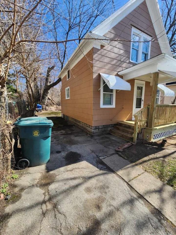 24 Riverview Pl - Photo 2 of 12