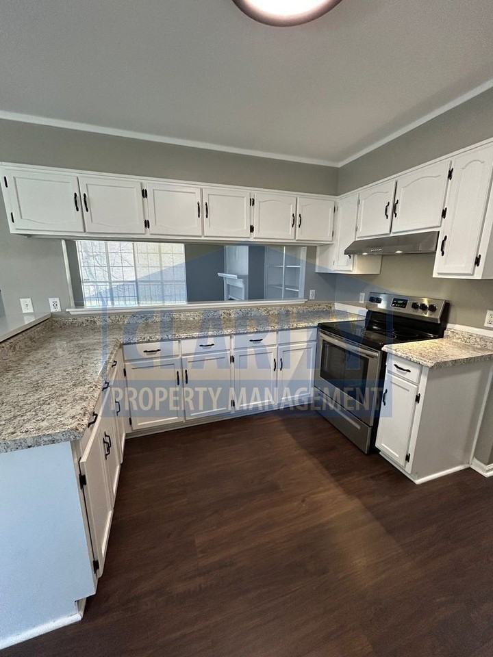 6520 Sandswitch Rd - Photo 6 of 17