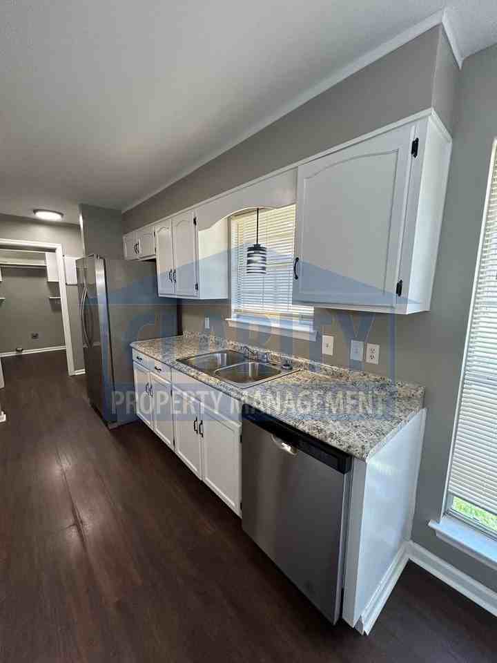 6520 Sandswitch Rd - Photo 7 of 17