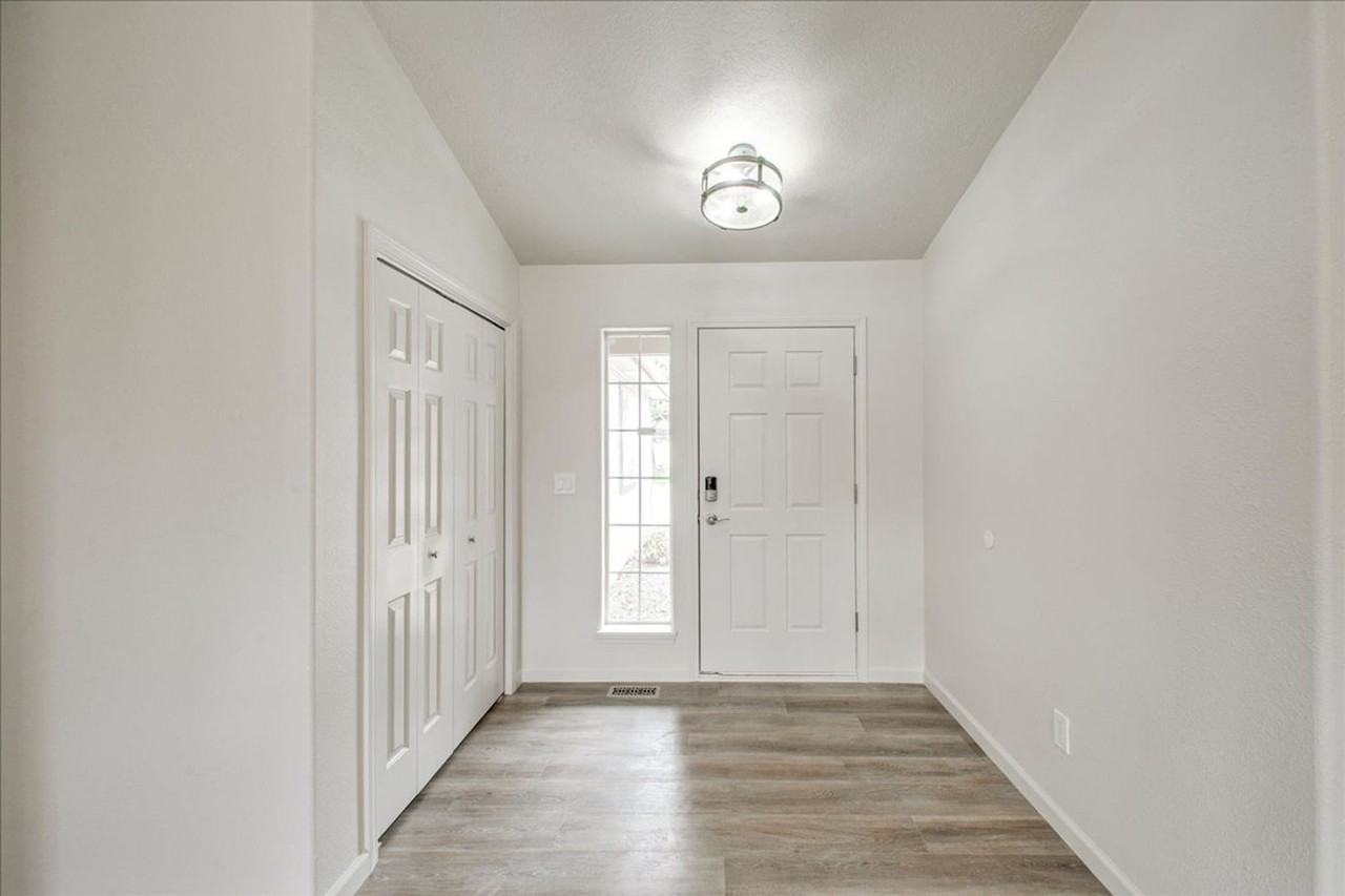 2973 W Ravenhurst St - Photo 3 of 27