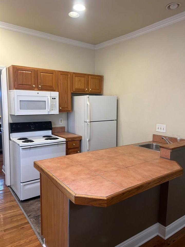 124 College Place - Photo 4 of 15