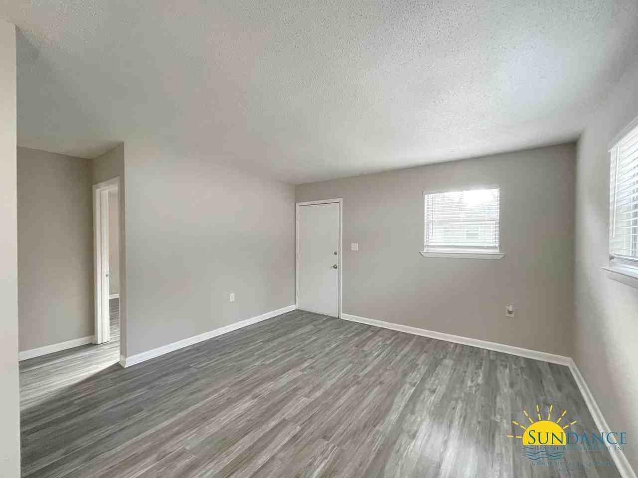 794 Navy St Apt B - Photo 2 of 9