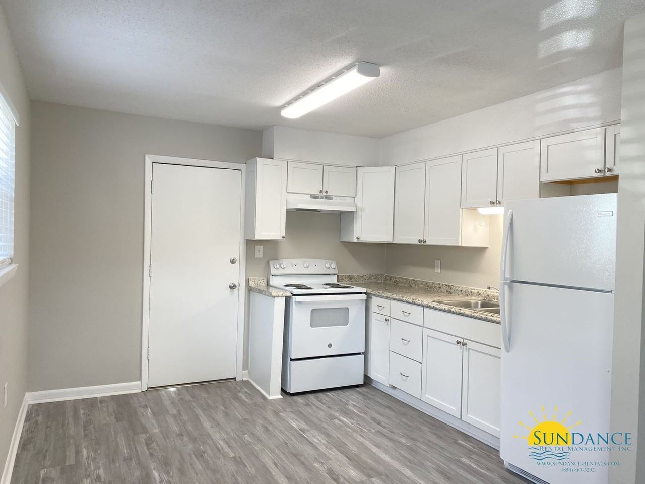 794 Navy St Apt B - Photo 3 of 9