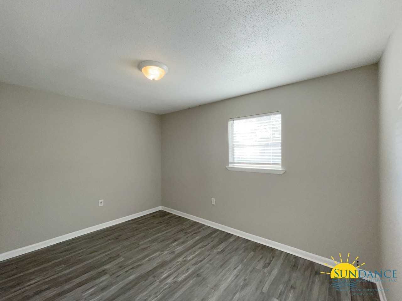 794 Navy St Apt B - Photo 4 of 9