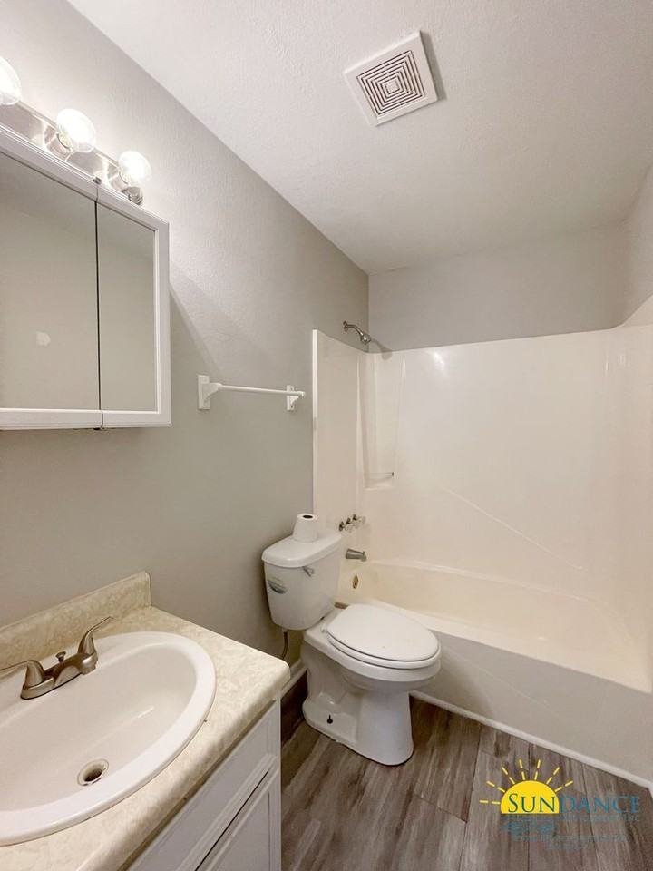 794 Navy St Apt B - Photo 6 of 9
