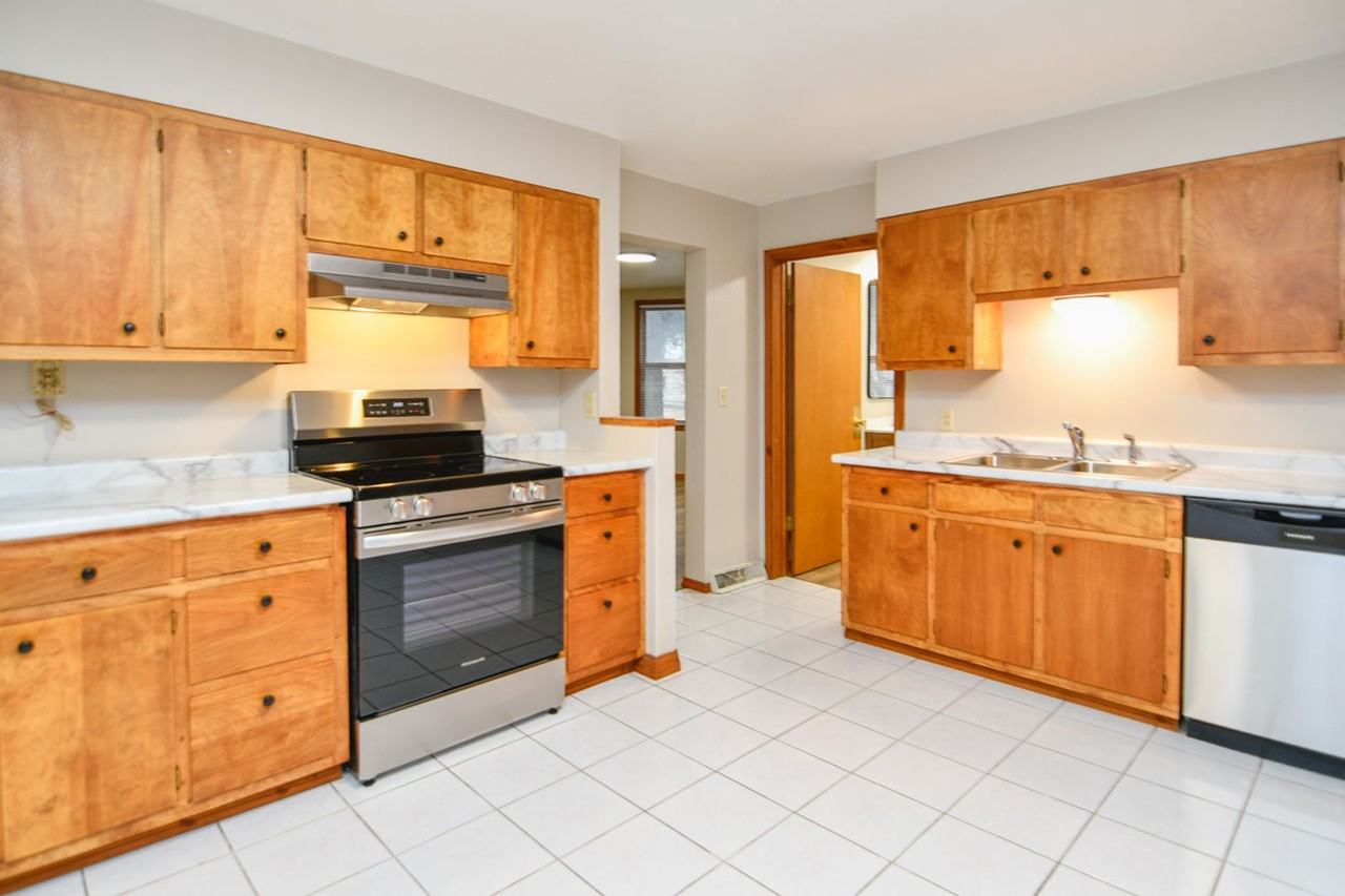 1410 Crooks St - Photo 2 of 22