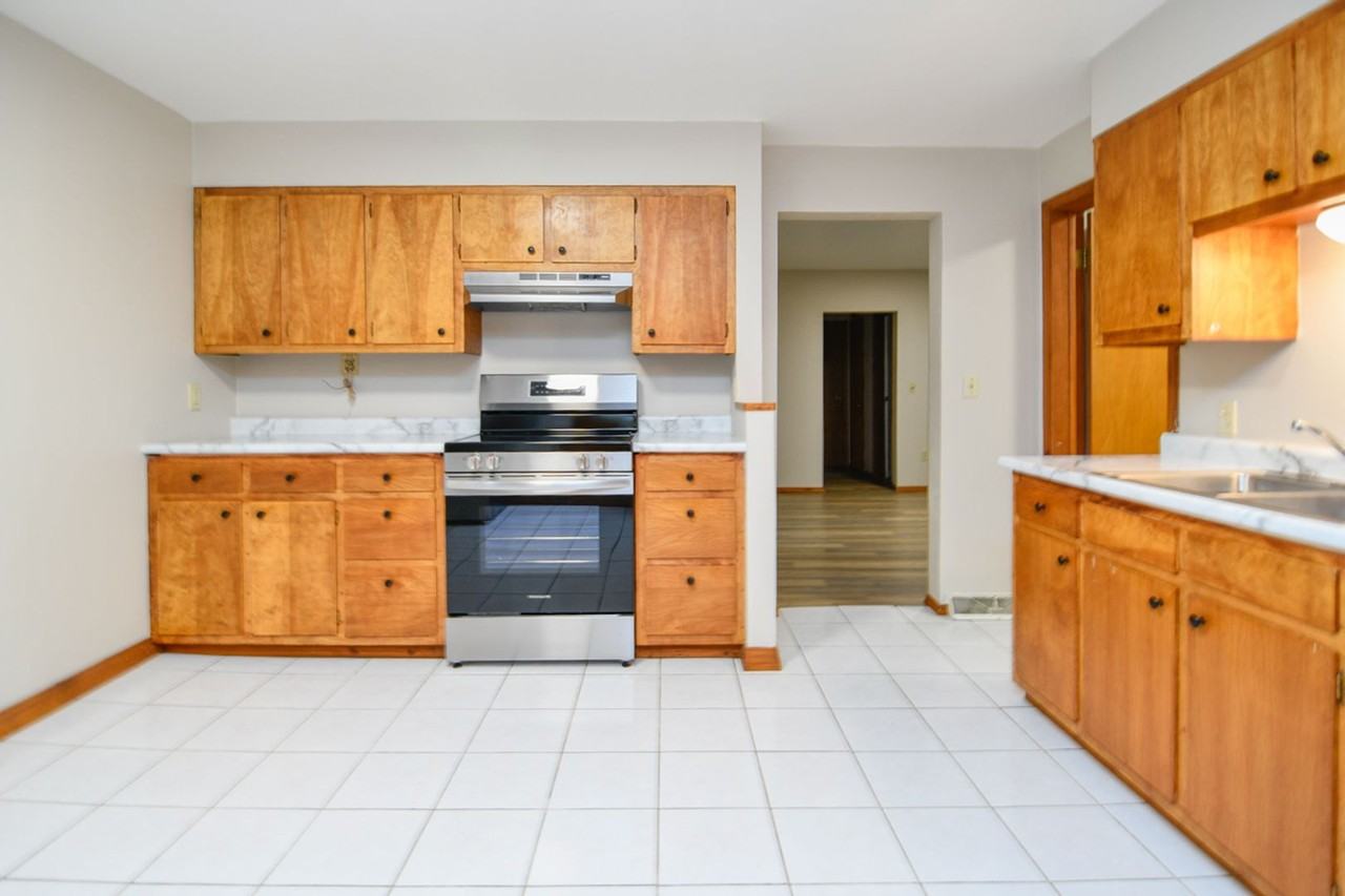 1410 Crooks St - Photo 3 of 22