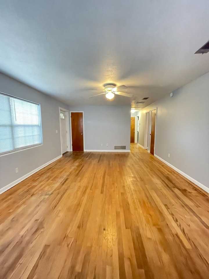 804 Sw 5th Ter - Photo 2 of 12