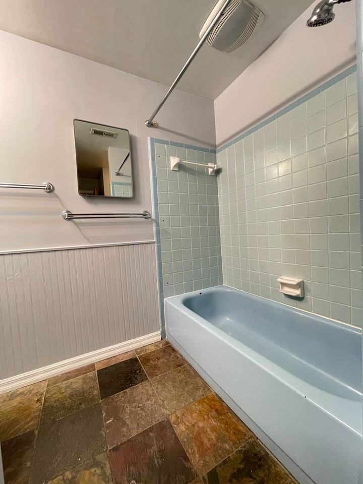 804 Sw 5th Ter - Photo 3 of 12