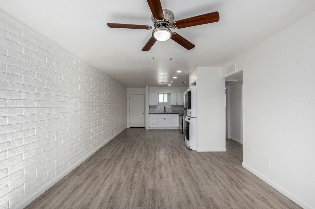 Granada Gardens - Photo 3 of 30