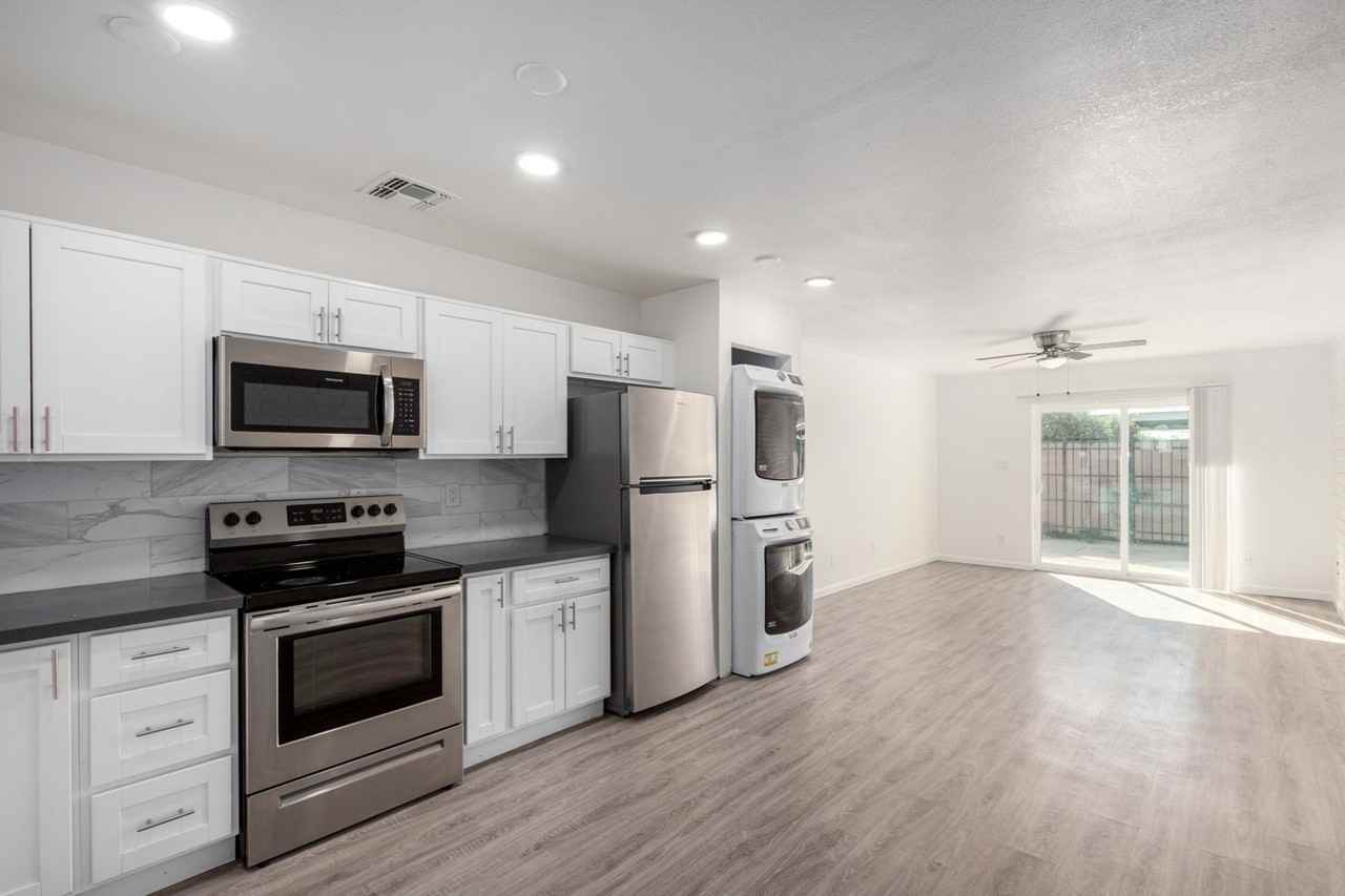 Granada Gardens - Photo 5 of 30