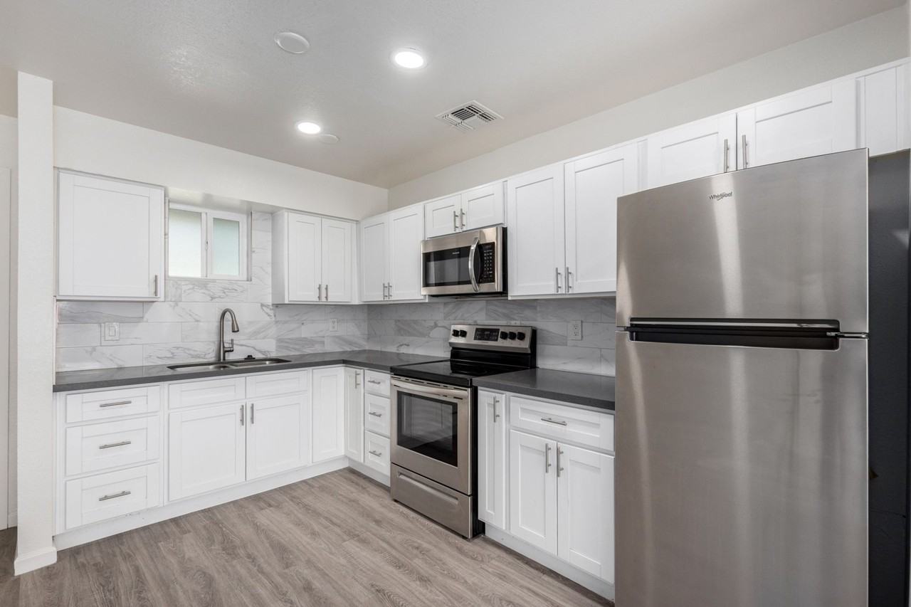 Granada Gardens - Photo 6 of 30